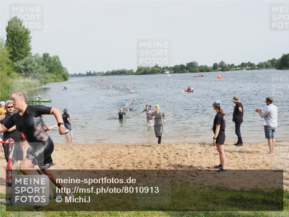 21.06.2025 - 27. Vierlanden-Triathlon MichiJ http://msf.ph/oto/8010913 15.06.2026 10:13:41 Schwimmen 513, 545, 585, 622 meine-sportfotos.de