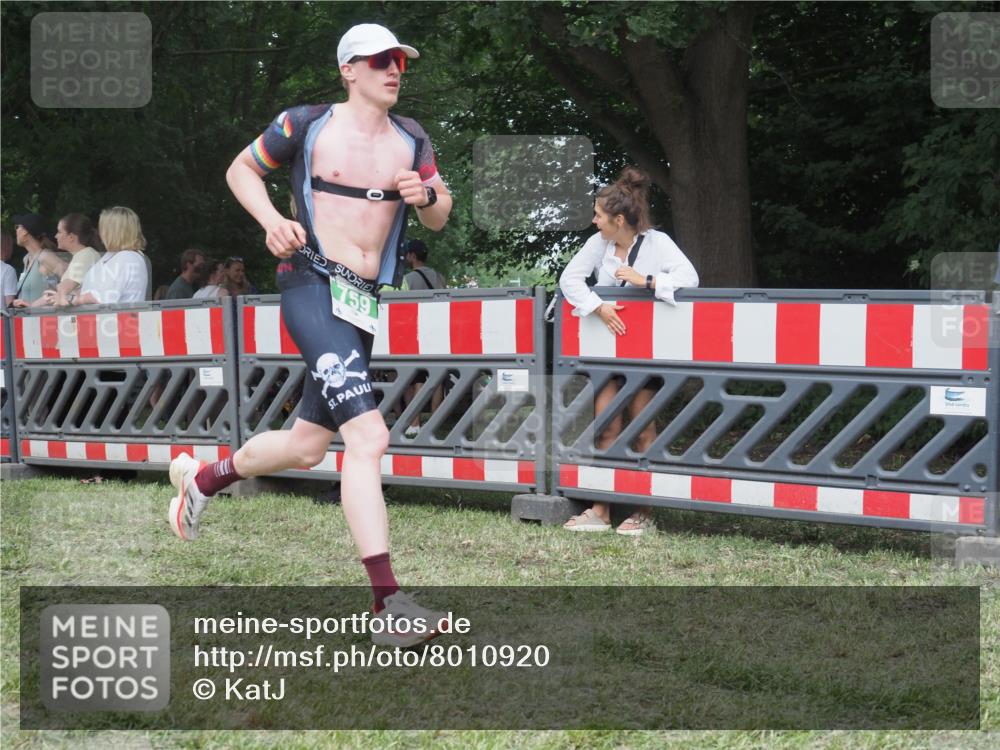 21.06.2025 - 27. Vierlanden-Triathlon KatJ http://msf.ph/oto/8010920 15.06.2025 13:05:15 Ziel 759, 1032 meine-sportfotos.de