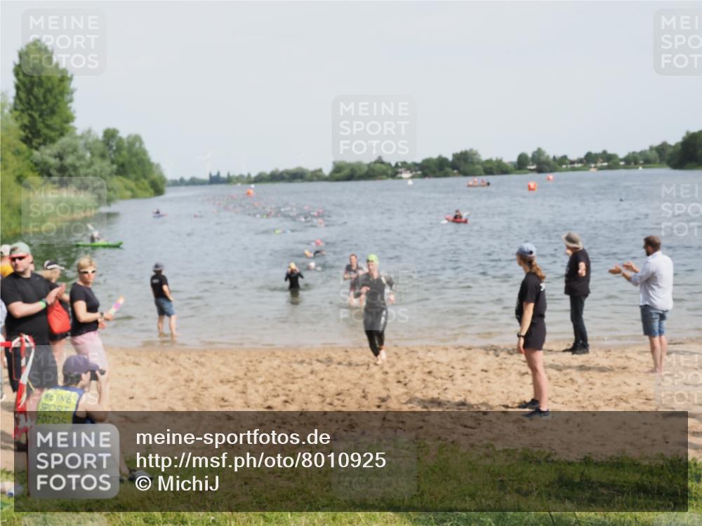 21.06.2025 - 27. Vierlanden-Triathlon MichiJ http://msf.ph/oto/8010925 15.06.2026 10:13:42 Schwimmen 513, 545, 585, 622 meine-sportfotos.de