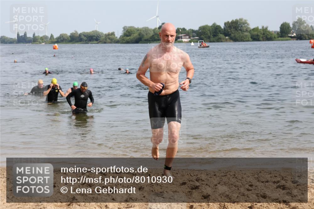 15.06.2025 - 27. Vierlanden-Triathlon Lena Gebhardt http://msf.ph/oto/8010930 15.06.2025 10:07:47 Schwimmen 371, 395, 407 meine-sportfotos.de