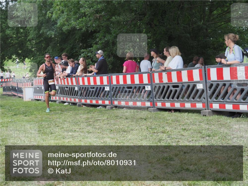 21.06.2025 - 27. Vierlanden-Triathlon KatJ http://msf.ph/oto/8010931 15.06.2025 13:05:24 Ziel 1032 meine-sportfotos.de