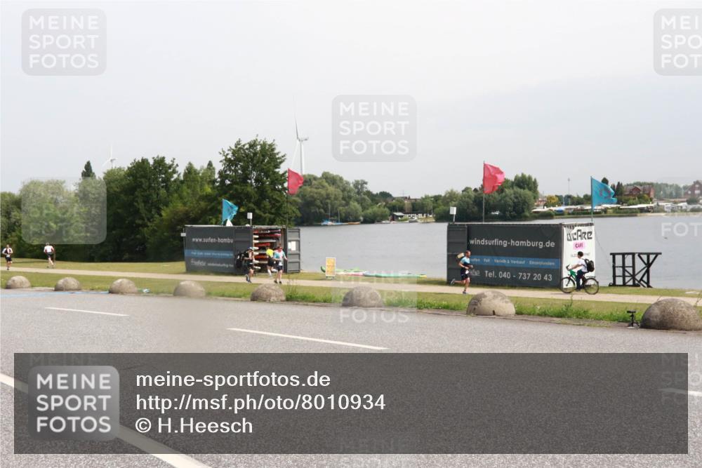 15.06.2025 - 27. Vierlanden-Triathlon H.Heesch http://msf.ph/oto/8010934 15.06.2025 11:01:21 Radfahren 484, 501 meine-sportfotos.de