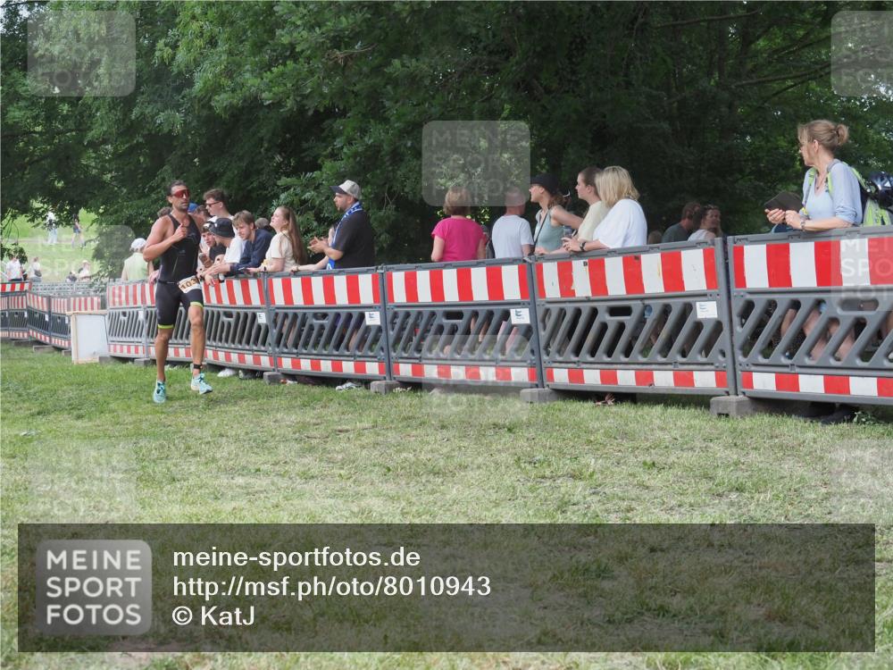 21.06.2025 - 27. Vierlanden-Triathlon KatJ http://msf.ph/oto/8010943 15.06.2025 13:05:25 Ziel 1032 meine-sportfotos.de