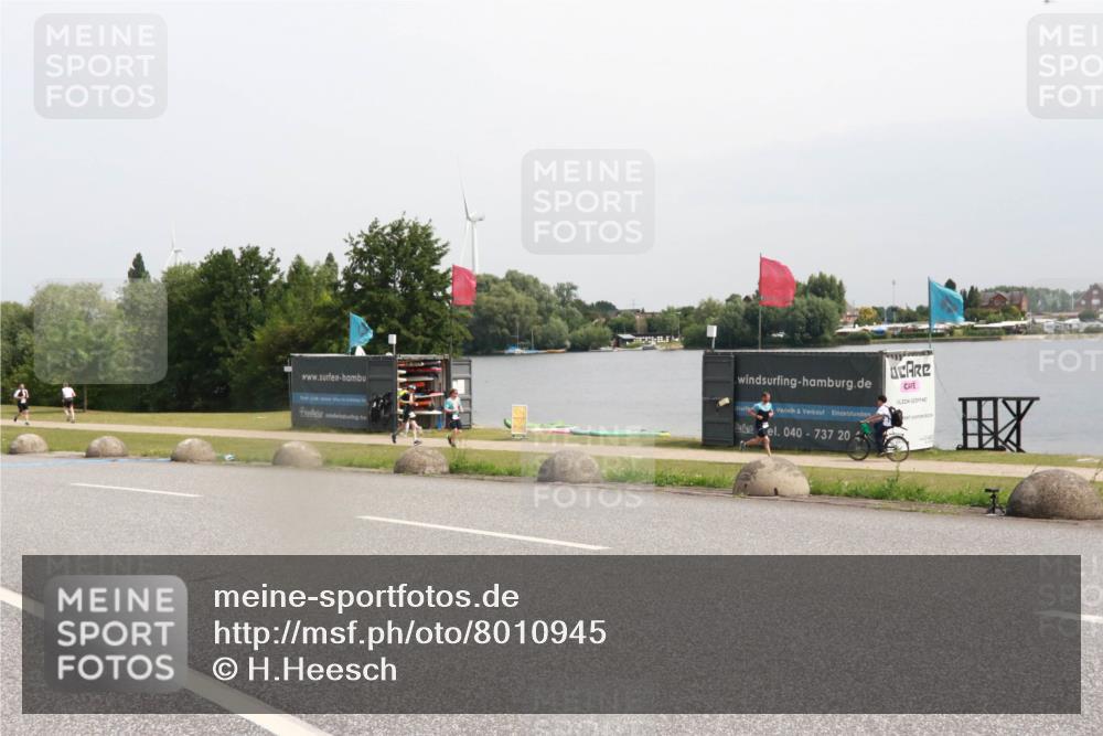 15.06.2025 - 27. Vierlanden-Triathlon H.Heesch http://msf.ph/oto/8010945 15.06.2025 11:01:21 Radfahren 484, 501 meine-sportfotos.de
