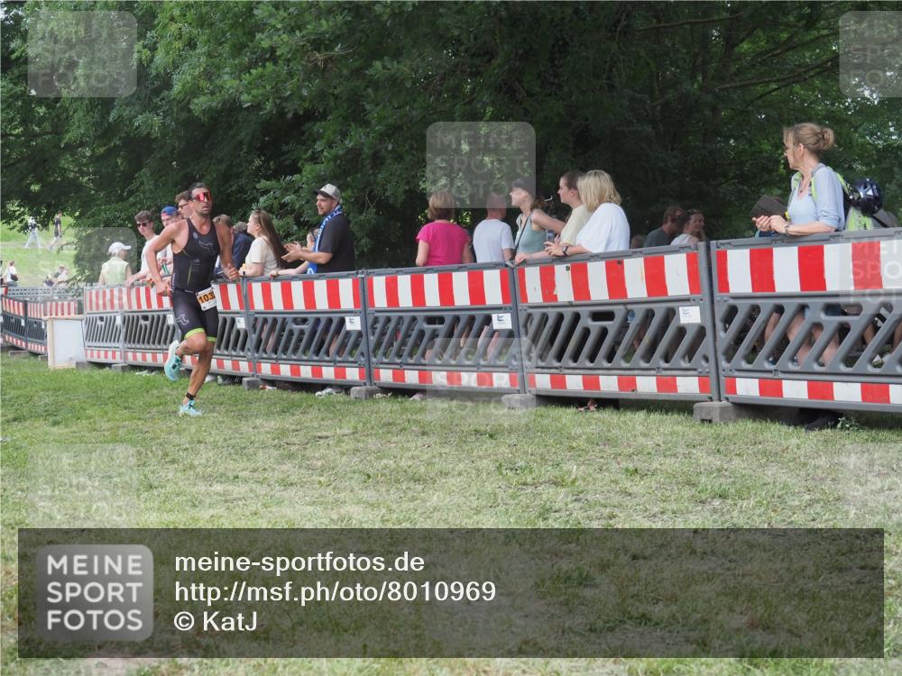 21.06.2025 - 27. Vierlanden-Triathlon KatJ http://msf.ph/oto/8010969 15.06.2025 13:05:25 Ziel 1032 meine-sportfotos.de