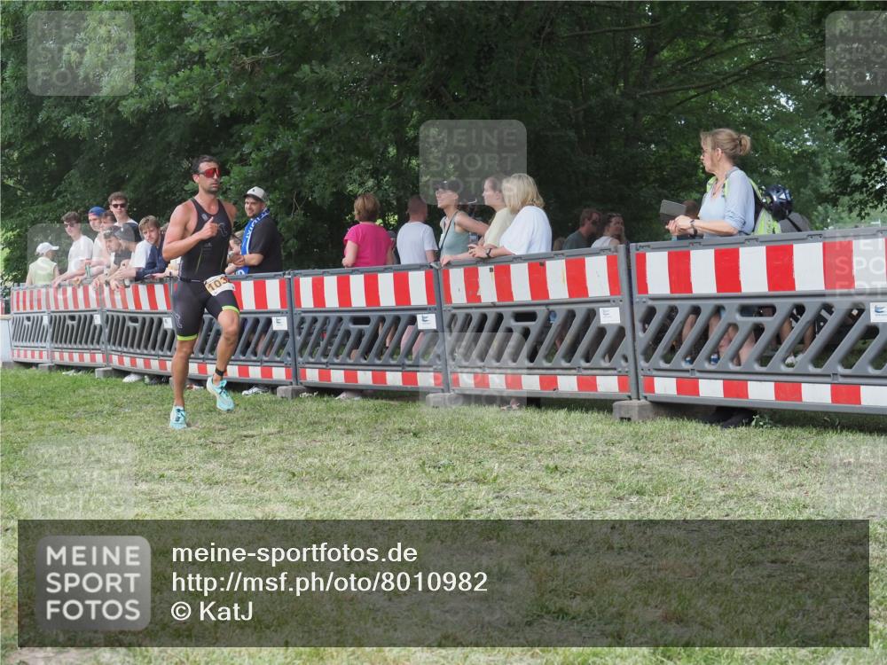 21.06.2025 - 27. Vierlanden-Triathlon KatJ http://msf.ph/oto/8010982 15.06.2025 13:05:25 Ziel 1032 meine-sportfotos.de