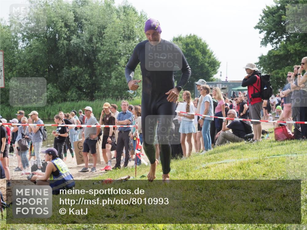 15.06.2025 - 27. Vierlanden-Triathlon KatJ http://msf.ph/oto/8010993 15.06.2025 10:10:29 Schwimmen 417, 444 meine-sportfotos.de