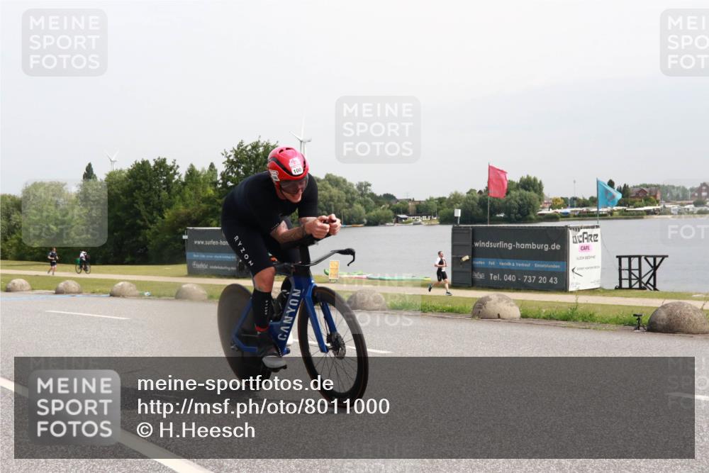 15.06.2025 - 27. Vierlanden-Triathlon H.Heesch http://msf.ph/oto/8011000 15.06.2025 11:01:32 Radfahren 100, 201, 542, 644, 757 meine-sportfotos.de