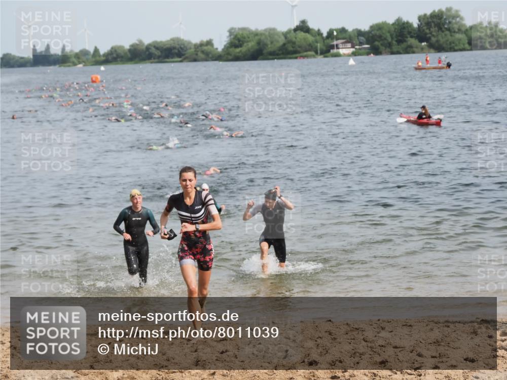 21.06.2025 - 27. Vierlanden-Triathlon MichiJ http://msf.ph/oto/8011039 15.06.2026 10:13:46 Schwimmen 490, 513, 540, 545, 585, 622 meine-sportfotos.de