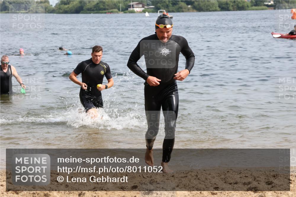 15.06.2025 - 27. Vierlanden-Triathlon Lena Gebhardt http://msf.ph/oto/8011052 15.06.2025 10:07:53 Schwimmen 371, 395, 407 meine-sportfotos.de