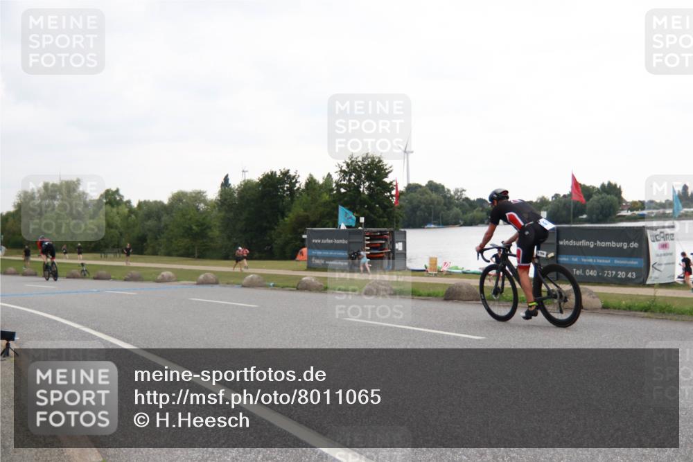 21.06.2025 - 27. Vierlanden-Triathlon H.Heesch http://msf.ph/oto/8011065 15.06.2025 13:00:56 Radfahren 1110, 1117, 1134 meine-sportfotos.de