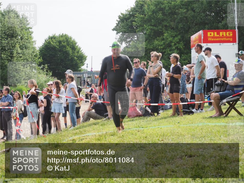 15.06.2025 - 27. Vierlanden-Triathlon KatJ http://msf.ph/oto/8011084 15.06.2025 10:11:08 Schwimmen 451 meine-sportfotos.de
