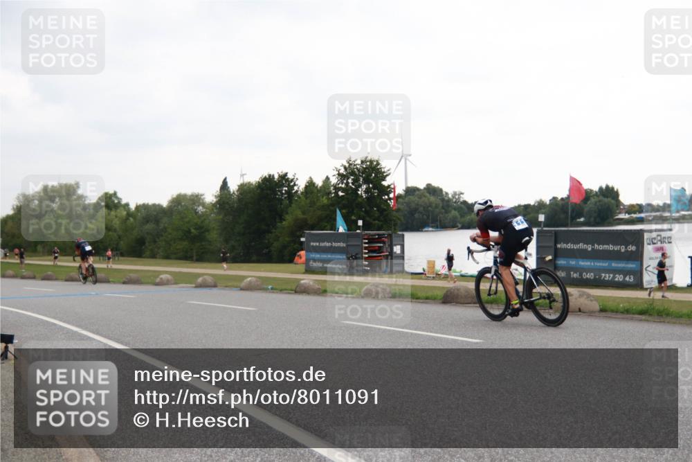 21.06.2025 - 27. Vierlanden-Triathlon H.Heesch http://msf.ph/oto/8011091 15.06.2025 13:01:16 Radfahren 1097, 1107 meine-sportfotos.de