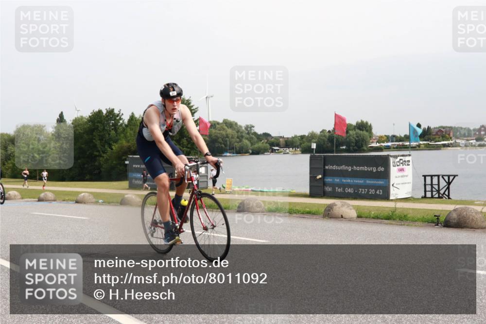 15.06.2025 - 27. Vierlanden-Triathlon H.Heesch http://msf.ph/oto/8011092 15.06.2025 11:01:55 Radfahren 32, 221, 239, 614 meine-sportfotos.de