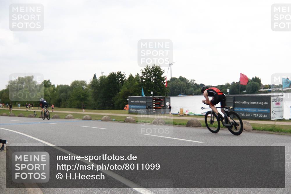 21.06.2025 - 27. Vierlanden-Triathlon H.Heesch http://msf.ph/oto/8011099 15.06.2025 13:01:18 Radfahren 1097, 1113 meine-sportfotos.de