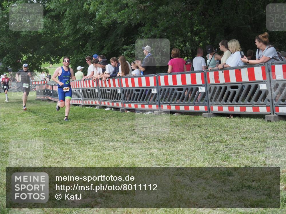 21.06.2025 - 27. Vierlanden-Triathlon KatJ http://msf.ph/oto/8011112 15.06.2025 13:05:53 Ziel 692, 837, 1017 meine-sportfotos.de