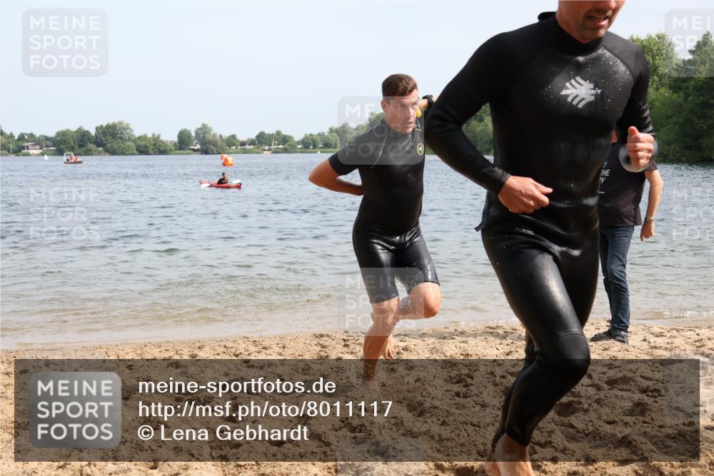 15.06.2025 - 27. Vierlanden-Triathlon Lena Gebhardt http://msf.ph/oto/8011117 15.06.2025 10:07:56 Schwimmen 371, 373, 395, 403, 407 meine-sportfotos.de