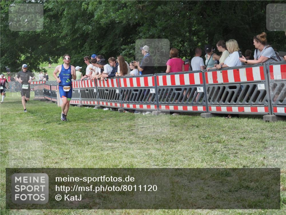 21.06.2025 - 27. Vierlanden-Triathlon KatJ http://msf.ph/oto/8011120 15.06.2025 13:05:54 Ziel 692, 837, 1017 meine-sportfotos.de