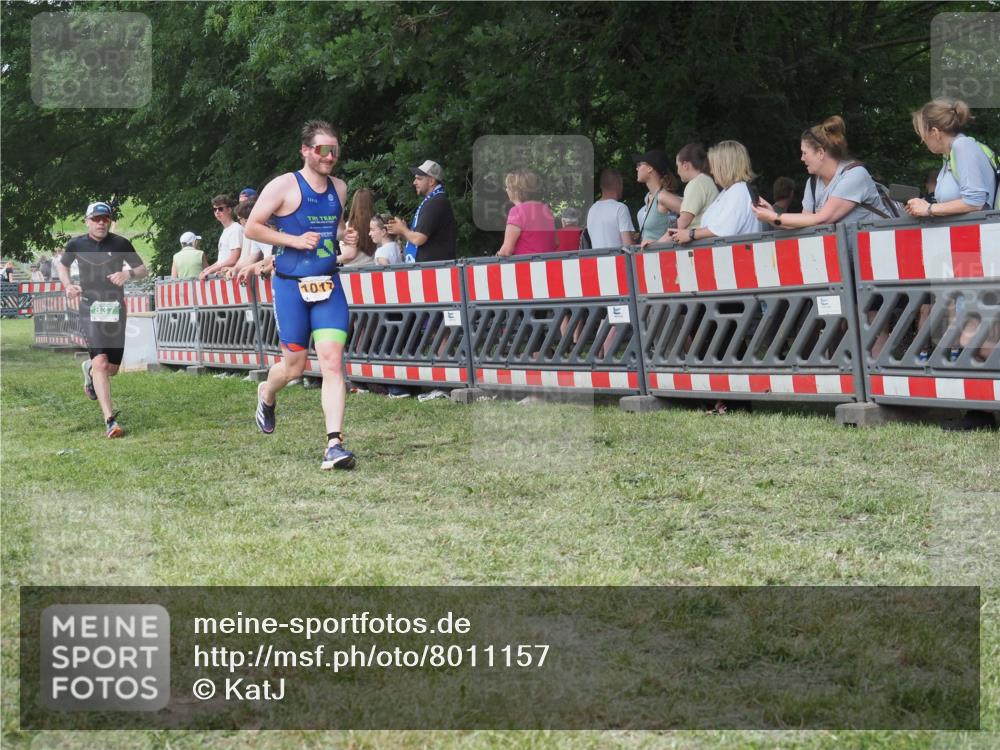 21.06.2025 - 27. Vierlanden-Triathlon KatJ http://msf.ph/oto/8011157 15.06.2025 13:05:55 Ziel 692, 837, 1017 meine-sportfotos.de