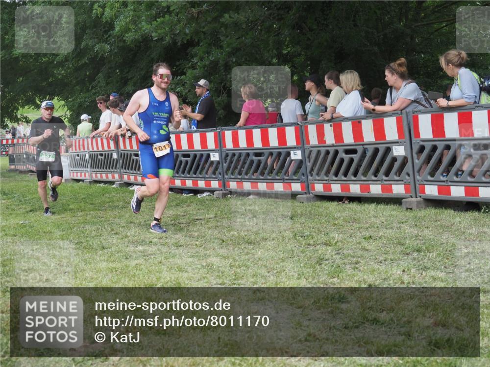 21.06.2025 - 27. Vierlanden-Triathlon KatJ http://msf.ph/oto/8011170 15.06.2025 13:05:55 Ziel 692, 837, 1017 meine-sportfotos.de