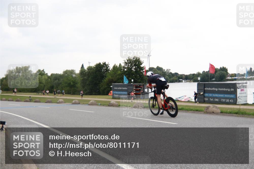 21.06.2025 - 27. Vierlanden-Triathlon H.Heesch http://msf.ph/oto/8011171 15.06.2025 13:01:30 Radfahren 1099, 1101, 1105 meine-sportfotos.de