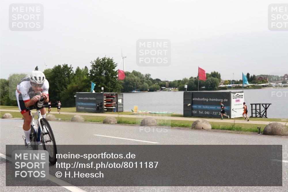 15.06.2025 - 27. Vierlanden-Triathlon H.Heesch http://msf.ph/oto/8011187 15.06.2025 11:02:21 Radfahren 104, 557, 713 meine-sportfotos.de