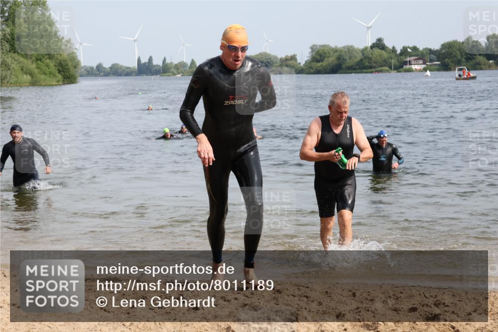 15.06.2025 - 27. Vierlanden-Triathlon Lena Gebhardt http://msf.ph/oto/8011189 15.06.2025 10:08:01 Schwimmen 373, 395, 403, 407 meine-sportfotos.de