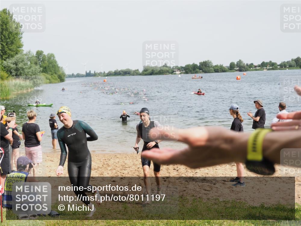 21.06.2025 - 27. Vierlanden-Triathlon MichiJ http://msf.ph/oto/8011197 15.06.2026 10:13:52 Schwimmen 472, 490, 513, 540 meine-sportfotos.de