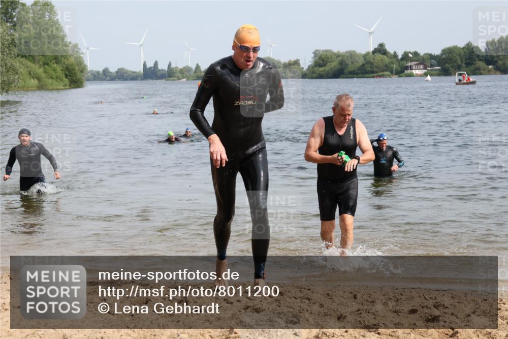 15.06.2025 - 27. Vierlanden-Triathlon Lena Gebhardt http://msf.ph/oto/8011200 15.06.2025 10:08:01 Schwimmen 373, 395, 403, 407 meine-sportfotos.de