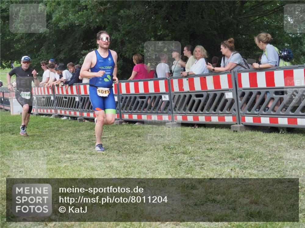 21.06.2025 - 27. Vierlanden-Triathlon KatJ http://msf.ph/oto/8011204 15.06.2025 13:05:55 Ziel 692, 837, 1017 meine-sportfotos.de
