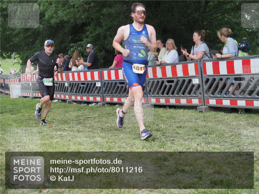 21.06.2025 - 27. Vierlanden-Triathlon KatJ http://msf.ph/oto/8011216 15.06.2025 13:05:56 Ziel 692, 837, 1017 meine-sportfotos.de