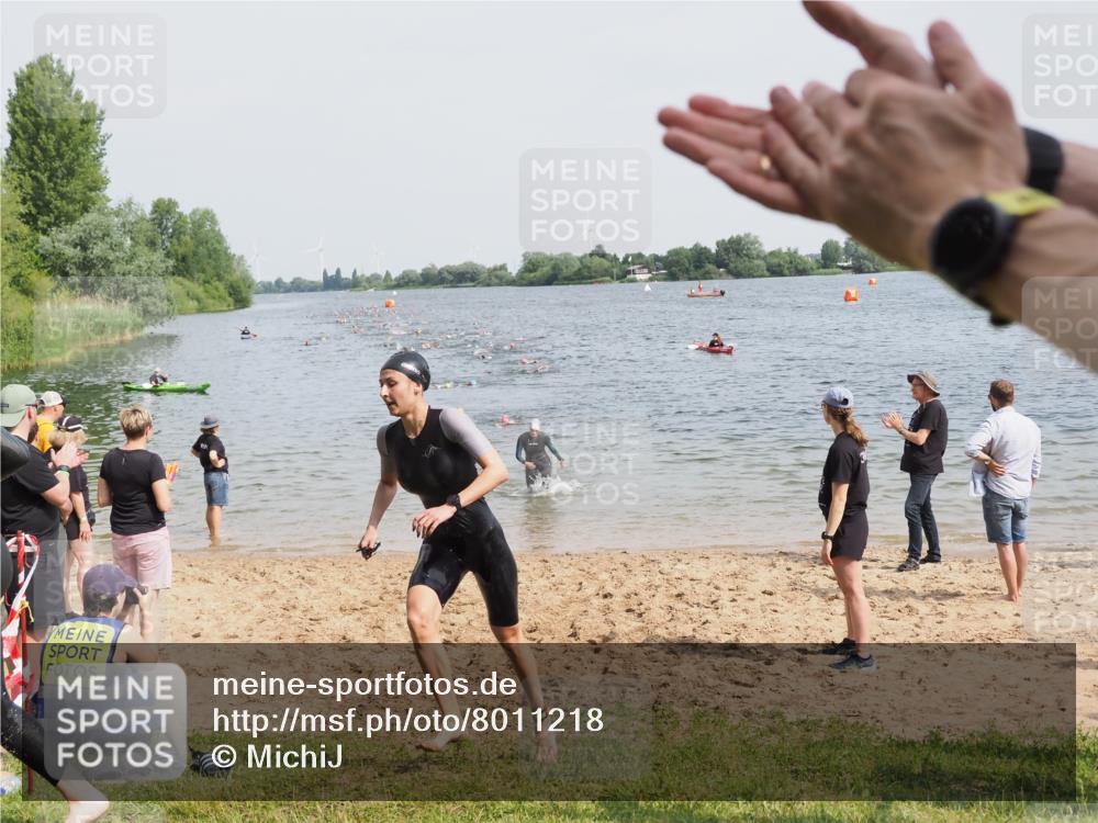 21.06.2025 - 27. Vierlanden-Triathlon MichiJ http://msf.ph/oto/8011218 15.06.2026 10:13:53 Schwimmen 472, 490, 513, 540 meine-sportfotos.de