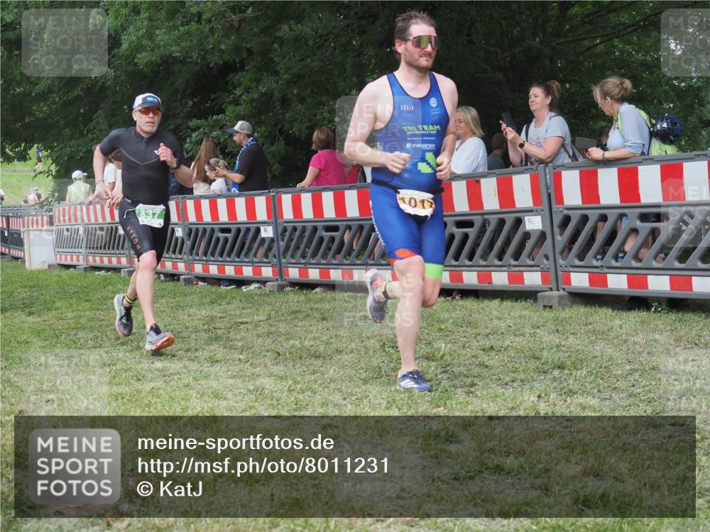 21.06.2025 - 27. Vierlanden-Triathlon KatJ http://msf.ph/oto/8011231 15.06.2025 13:05:56 Ziel 692, 837, 1017 meine-sportfotos.de