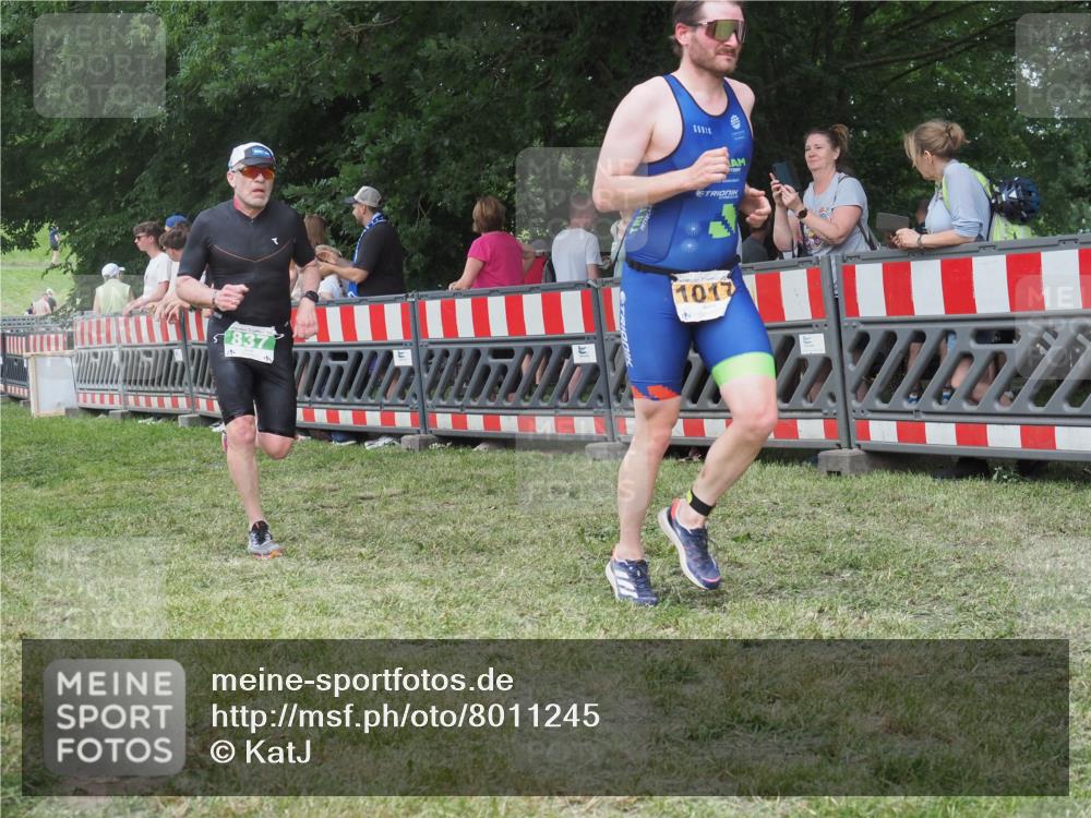 21.06.2025 - 27. Vierlanden-Triathlon KatJ http://msf.ph/oto/8011245 15.06.2025 13:05:56 Ziel 692, 837, 1017 meine-sportfotos.de