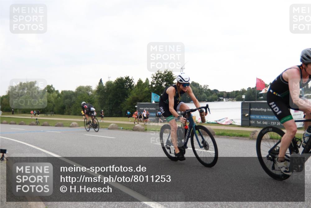 21.06.2025 - 27. Vierlanden-Triathlon H.Heesch http://msf.ph/oto/8011253 15.06.2025 13:01:55 Radfahren 1061, 1062, 1063, 1064, 1159 meine-sportfotos.de