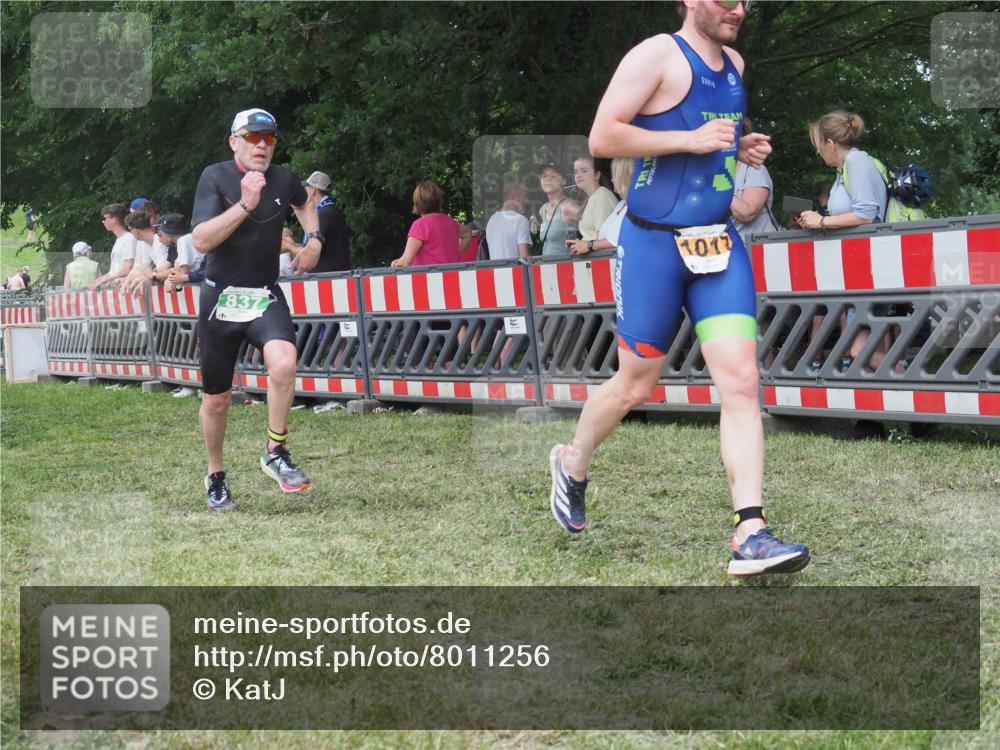 21.06.2025 - 27. Vierlanden-Triathlon KatJ http://msf.ph/oto/8011256 15.06.2025 13:05:56 Ziel 692, 837, 1017 meine-sportfotos.de