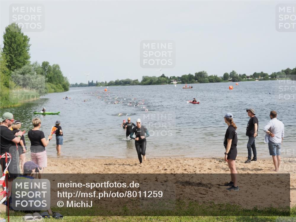 21.06.2025 - 27. Vierlanden-Triathlon MichiJ http://msf.ph/oto/8011259 15.06.2026 10:13:57 Schwimmen 472, 475, 490, 540 meine-sportfotos.de