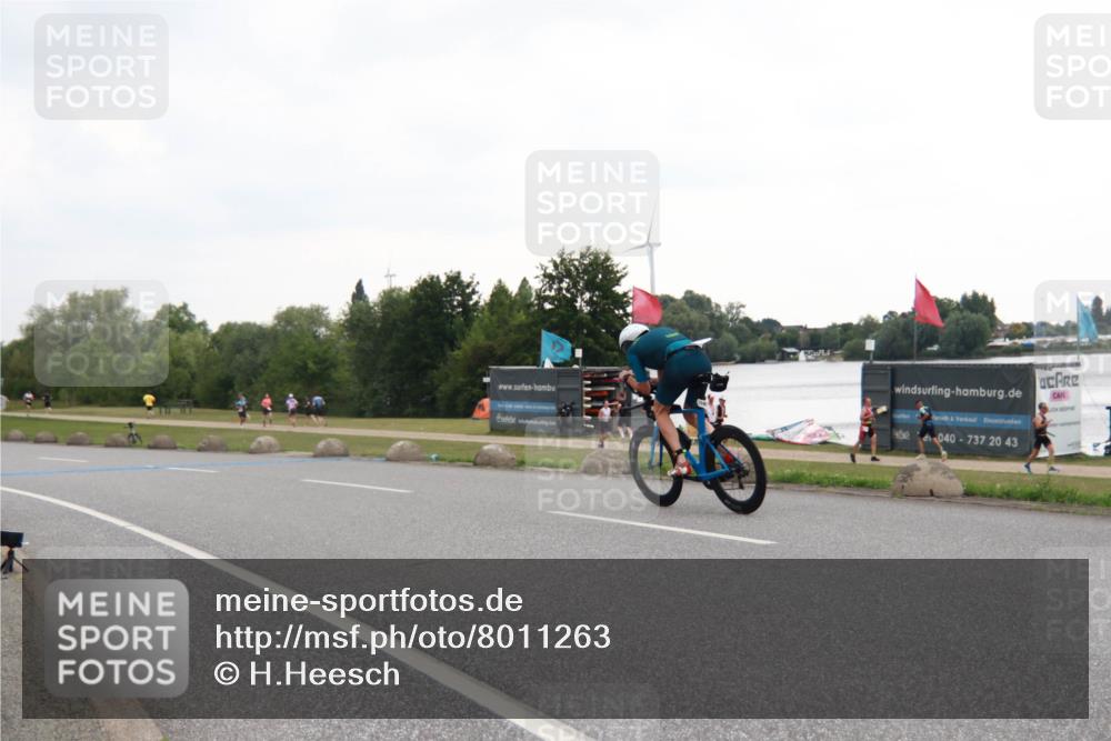 21.06.2025 - 27. Vierlanden-Triathlon H.Heesch http://msf.ph/oto/8011263 15.06.2025 13:02:02 Radfahren 1140, 1159 meine-sportfotos.de