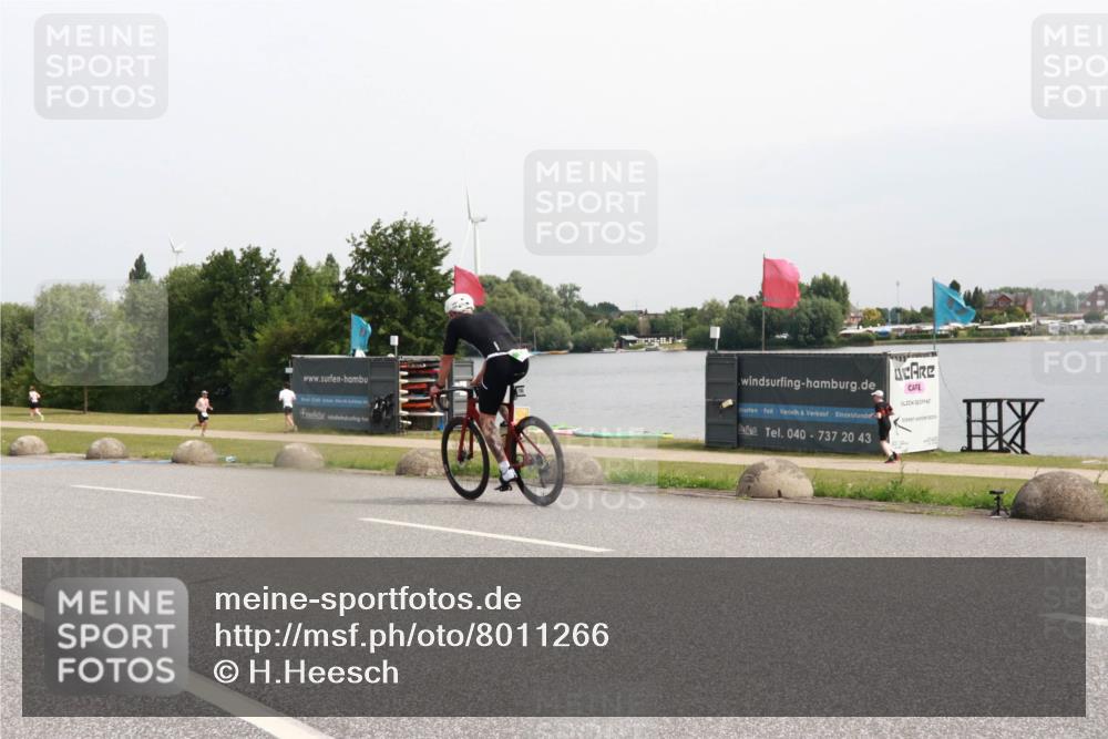15.06.2025 - 27. Vierlanden-Triathlon H.Heesch http://msf.ph/oto/8011266 15.06.2025 11:02:41 Radfahren 529, 771 meine-sportfotos.de