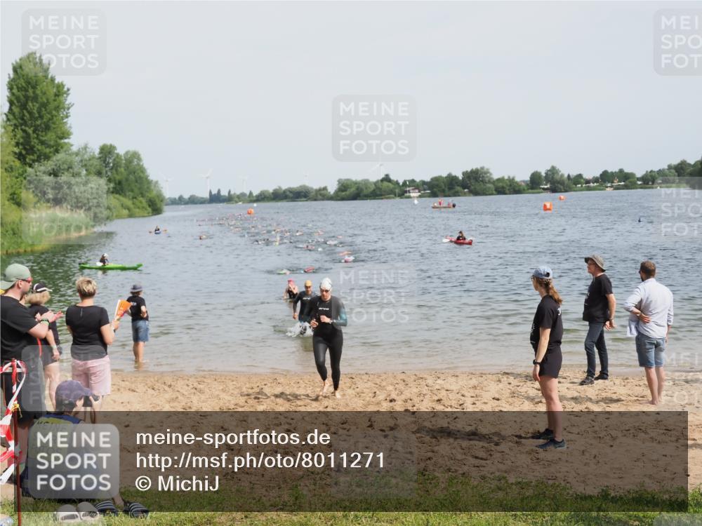 21.06.2025 - 27. Vierlanden-Triathlon MichiJ http://msf.ph/oto/8011271 15.06.2026 10:13:57 Schwimmen 472, 475, 490, 540 meine-sportfotos.de
