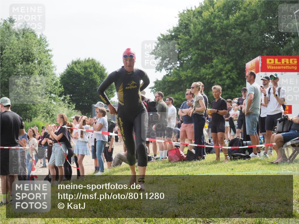 15.06.2025 - 27. Vierlanden-Triathlon KatJ http://msf.ph/oto/8011280 15.06.2025 10:13:02 Schwimmen 512 meine-sportfotos.de