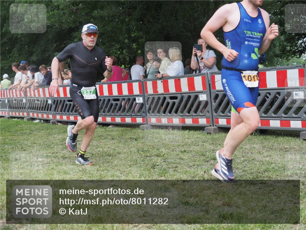 21.06.2025 - 27. Vierlanden-Triathlon KatJ http://msf.ph/oto/8011282 15.06.2025 13:05:56 Ziel 692, 837, 1017 meine-sportfotos.de