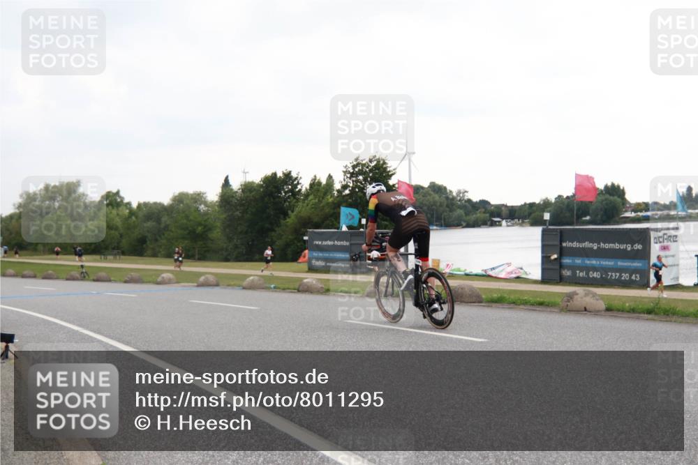 21.06.2025 - 27. Vierlanden-Triathlon H.Heesch http://msf.ph/oto/8011295 15.06.2025 13:02:20 Radfahren 1106 meine-sportfotos.de