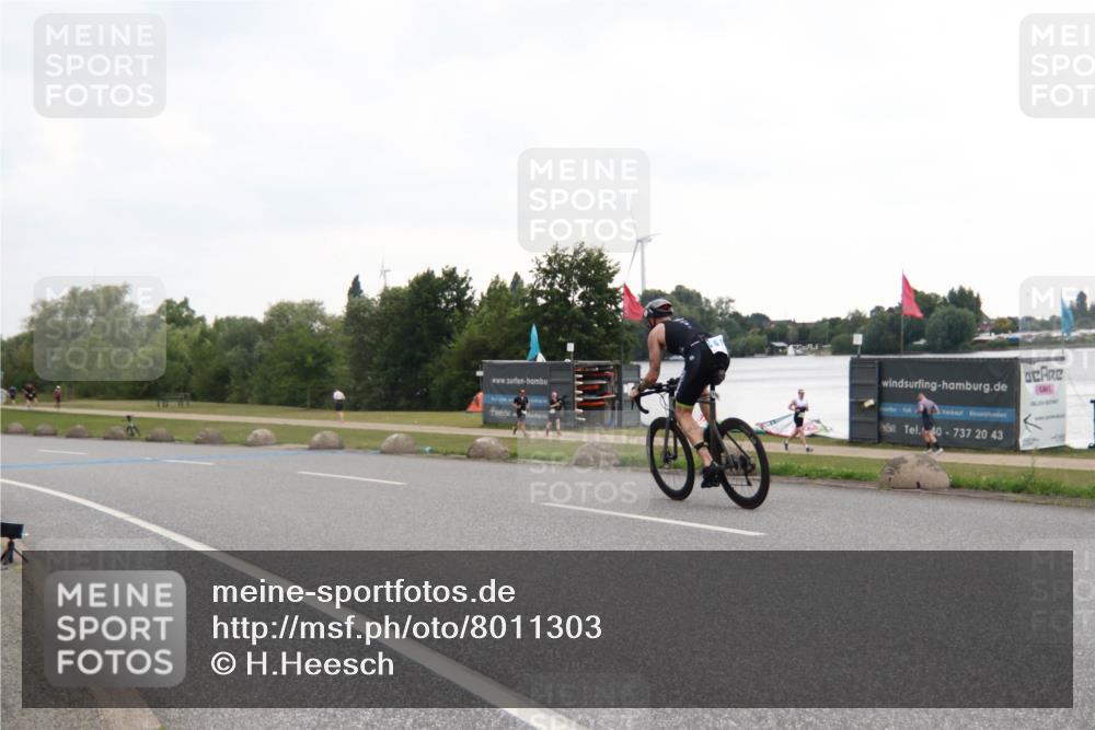 21.06.2025 - 27. Vierlanden-Triathlon H.Heesch http://msf.ph/oto/8011303 15.06.2025 13:02:26 Radfahren 1106, 1152 meine-sportfotos.de
