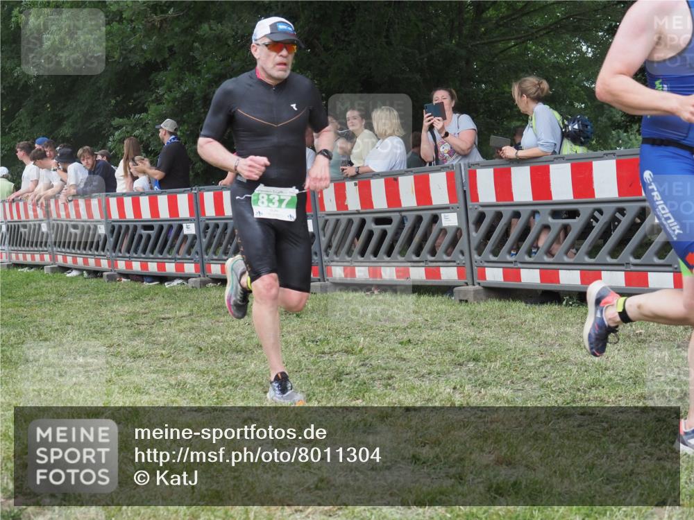 21.06.2025 - 27. Vierlanden-Triathlon KatJ http://msf.ph/oto/8011304 15.06.2025 13:05:57 Ziel 692, 837, 1017 meine-sportfotos.de