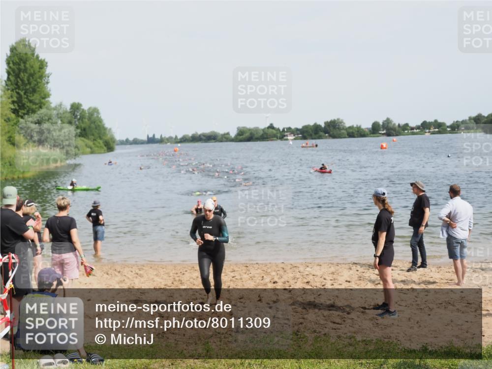 21.06.2025 - 27. Vierlanden-Triathlon MichiJ http://msf.ph/oto/8011309 15.06.2026 10:13:59 Schwimmen 472, 475, 490, 540 meine-sportfotos.de