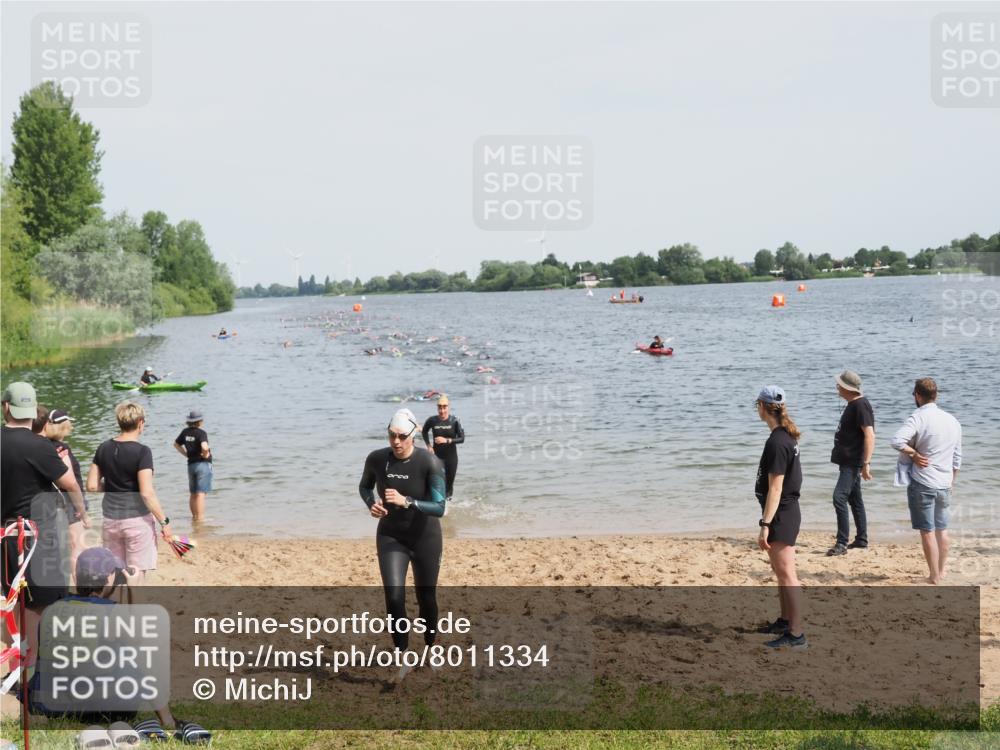 21.06.2025 - 27. Vierlanden-Triathlon MichiJ http://msf.ph/oto/8011334 15.06.2026 10:13:59 Schwimmen 472, 475, 490, 540 meine-sportfotos.de