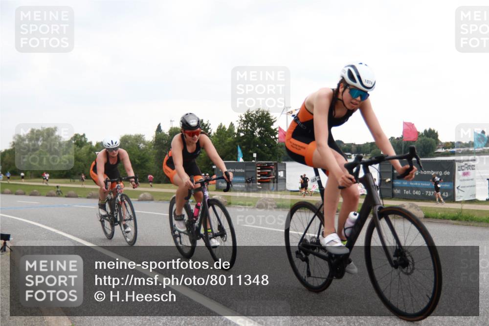 21.06.2025 - 27. Vierlanden-Triathlon H.Heesch http://msf.ph/oto/8011348 15.06.2025 13:02:41 Radfahren 918, 1073, 1074, 1075, 1076 meine-sportfotos.de