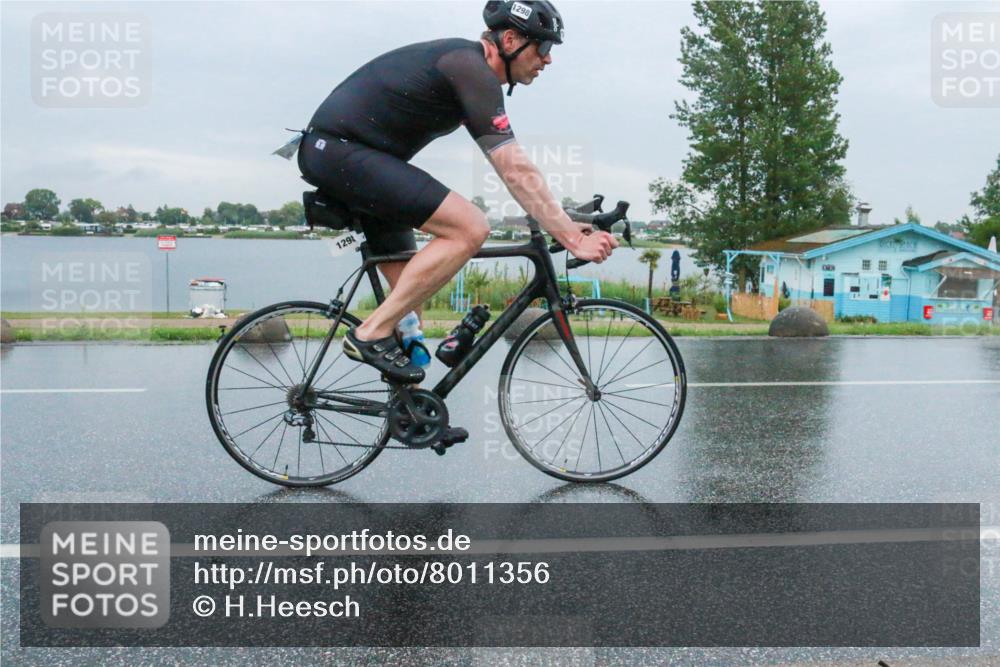 21.06.2025 - 27. Vierlanden-Triathlon H.Heesch http://msf.ph/oto/8011356 15.06.2025 13:57:46 Radfahren 1298, 1304 meine-sportfotos.de