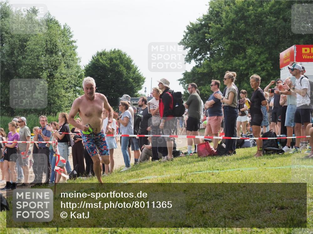 15.06.2025 - 27. Vierlanden-Triathlon KatJ http://msf.ph/oto/8011365 15.06.2025 10:13:32 Schwimmen 623 meine-sportfotos.de